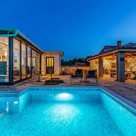 Villa Vrcevan Modernes Haus Mit Pool Medulin