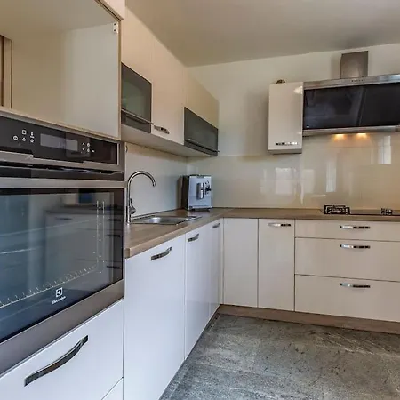 Villa Vrcevan Modernes Haus Mit Pool