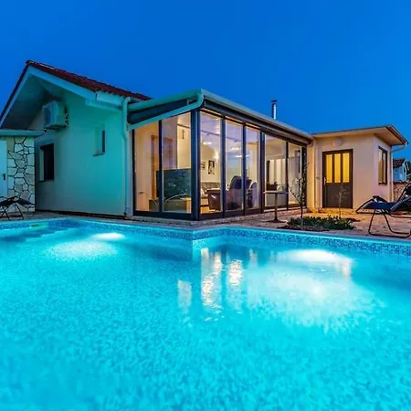 Vrcevan Modernes Haus Mit Pool Medulin