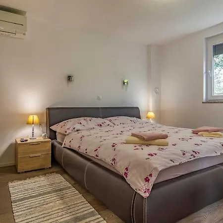 Vrcevan Modernes Haus Mit Pool Villa *