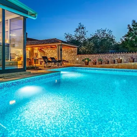 Vrcevan Modernes Haus Mit Pool Villa