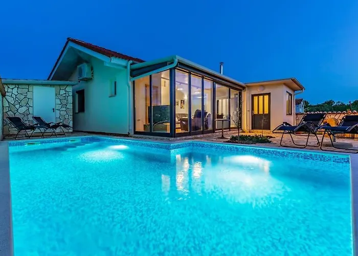 Vrcevan Modernes Haus Mit Pool Medulin