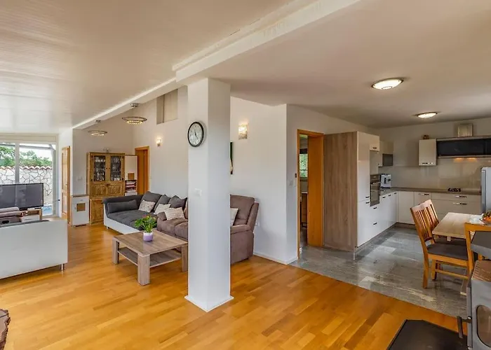 Vrcevan Modernes Haus Mit Pool Villa