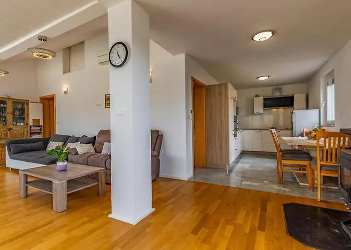 Vrcevan Modernes Haus Mit Pool *