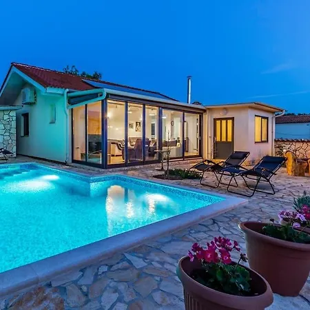 Vrcevan Modernes Haus Mit Pool Villa